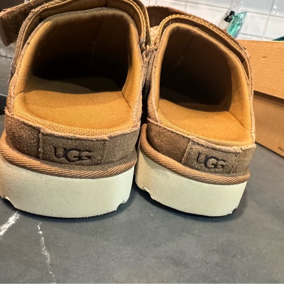 UGG Goldenstar Brown Clogs - Picture 6 of 6
